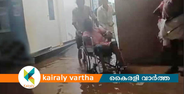 കനത്ത മഴ: കോട്ടയം മെഡിക്കൽ കോളേജ് ഓ പി വിഭാഗത്തിൽ വൻ വെള്ളക്കെട്ട്