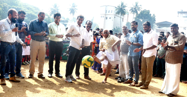 ലഹരിക്കെതിരെ ഗോള്‍ അടിച്ച്   മന്ത്രി കെ. കൃഷ്ണന്‍കുട്ടി: 'വണ്‍ മില്യണ്‍ ഗോള്‍' പദ്ധതി 72 കേന്ദ്രങ്ങളില്‍