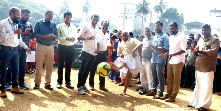 ലഹരിക്കെതിരെ ഗോള്‍ അടിച്ച്   മന്ത്രി കെ. കൃഷ്ണന്‍കുട്ടി: 'വണ്‍ മില്യണ്‍ ഗോള്‍' പദ്ധതി 72 കേന്ദ്രങ്ങളില്‍