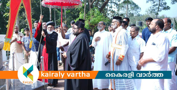 പേരൂർ മർത്തശ്മൂനി പള്ളിയിൽ വി: ദൈവമാതാവിന്‍റെ  ഓർമ്മപെരുന്നാളിന് കൊടിയേറി