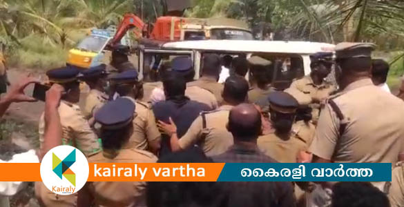 മീനച്ചിലാറ്റിലെ മണ്ണെടുപ്പ്: പേരൂരിലും പാറമ്പുഴയിലും പ്രതിഷേധം വ്യാപകമാകുന്നു