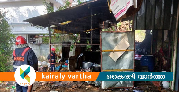 പാലക്കാട് കുടുംബശ്രീ ജനകീയ ഹോട്ടലിൽ ഗ്യാസ് സിലിണ്ടർ പൊട്ടിത്തെറിച്ചു