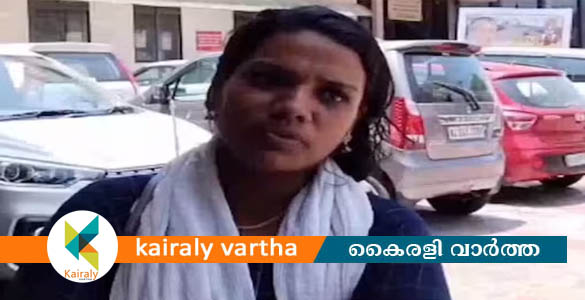 സ്ത്രീകളുമായി വഴക്കിട്ട ദൃശ്യം പകര്‍ത്തിയ ഓട്ടോഡ്രൈവറുടെ കൈതല്ലിയൊടിച്ച യുവതി അറസ്റ്റിൽ