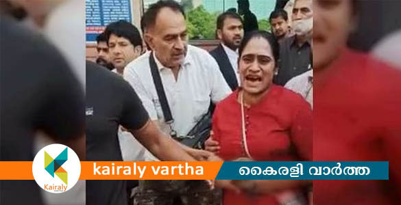 ഡൽഹി സാകേത് കോടതി പരിസരത്ത് വെടിവയ്പ്പ്; ഒരു സ്ത്രീക്ക് പരിക്കേറ്റു