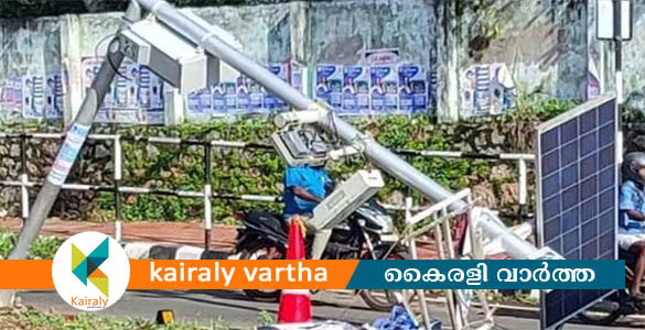 അടൂരിൽ ടിപ്പർ ലോറി ഇടിച്ച് എഐ ക്യാമറ പോസ്റ്റ് തകർന്നു