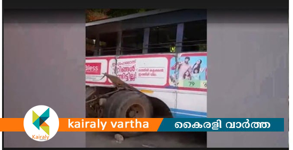 ഓ​ടി​ക്കൊ​ണ്ടി​രു​ന്ന കെ​എ​സ്ആ​ര്‍​ടി​സി ബ​സി​ന്‍റെ ട​യ​ര്‍ ഊ​രി​ത്തെ​റി​ച്ചു: ഒഴിവായത് വൻദുരന്തം