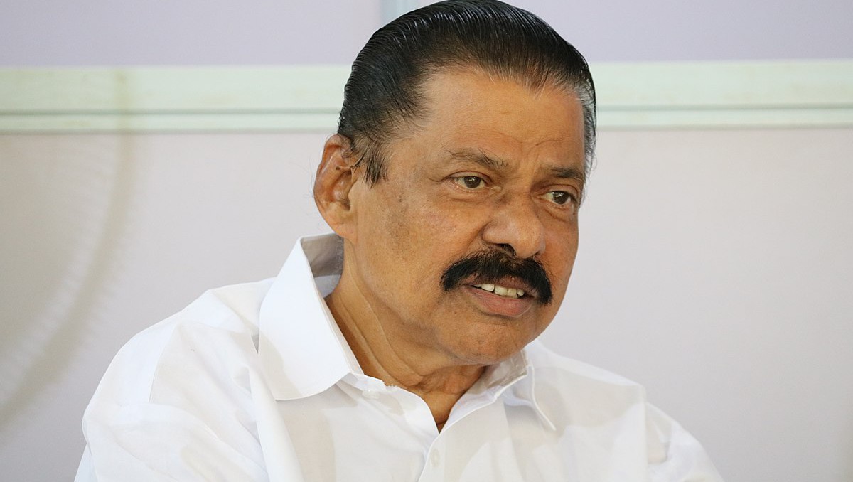 'പ​ള്ളി​ക​ള്‍ വി​ല്‍​പ്പ​ന​യ്ക്ക്': ​എം.​വി. ഗോ​വി​ന്ദ​നെതിരെ പ്ര​തി​ഷേ​ധ​വു​മാ​യി ഇ​രി​ങ്ങാ​ല​ക്കു​ട രൂ​പ​ത