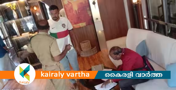 ഹൗസ് ബോട്ടുകളില്‍ ഉദ്യോഗസ്ഥരുടെ പരിശോധന; ആലപ്പുഴയില്‍ ഏഴ് ബോട്ടുകള്‍ പിടിച്ചെടുത്തു