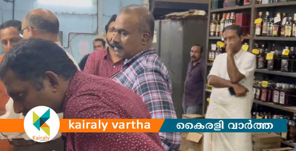 'കടലാസില്ല': മദ്യക്കുപ്പി പൊതിയാനുള്ള കടലാസിന്‍റെ പേരിലും വൻവെട്ടിപ്പ്