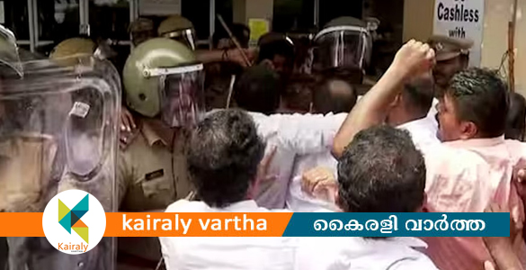 പാ​ലി​യേ​ക്ക​ര ടോ​ള്‍ പ്ലാ​സ പ്രതിഷേ​ധം: കോണ്‍ഗ്രസ് എം.പിമാർ ഉള്‍പ്പെടെ 145 പേ​ര്‍​ക്കെ​തി​രെ​ കേസ്