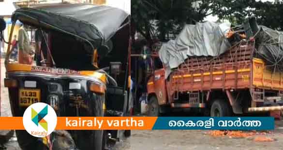 ചങ്ങനാശേരിയിൽ മിനിലോറി നിയന്ത്രണം വിട്ട് ഓട്ടോയിൽ ഇടിച്ച് രണ്ട് പേർക്ക് പരിക്ക്