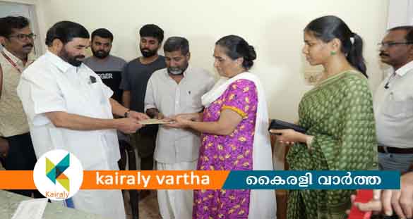 കുവൈറ്റ് തീപിടിത്തത്തിൽ മരിച്ച സ്റ്റെഫിൻ്റെ കുടുംബത്തിനുള്ള ധനസഹായം കൈമാറി