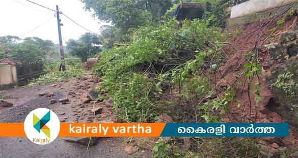 കനത്ത മഴയിൽ കോട്ടയം പ്ലാന്‍റേഷൻ കോർപ്പറേഷൻ ക്വാർട്ടേഴ്‌സിലേയ്ക്കുള്ള വഴിയിലെ മതിൽ തകർന്നു