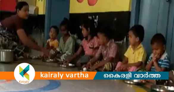 കർണാടകയിൽ അംഗന്‍വാടി കുട്ടികൾക്ക് ഉച്ചഭക്ഷണത്തിനൊപ്പം മുട്ട വിളമ്പി; ഫോട്ടോ എടുത്തശേഷം തിരിച്ചെടുത്തു