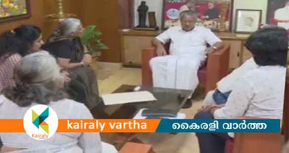 'മൊഴി നല്‍കിയവരുടെ പേരുകള്‍ പുറത്തുവരരുത്'; മുഖ്യമന്ത്രിയെ കണ്ട് ഡബ്ല്യുസിസി അംഗങ്ങള്‍