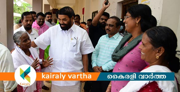 ദുരിതബാധിതർക്ക് ആശ്വാസമേകി മന്ത്രി വി.എൻ. വാസവൻ