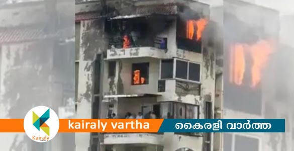 ഫ്ലാറ്റിന് തീ പിടിച്ചു; ഏഴാം നിലയിൽ നിന്ന് താഴേക്ക് ചാടിയ 35കാരനും രണ്ട് കുട്ടികൾക്കും ദാരുണാന്ത്യം
