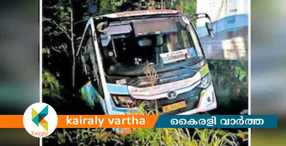 കുറവിലങ്ങാട് ഹോട്ടലിനു മുന്നിൽ നിർത്തിയിട്ട കെഎസ്ആർടിസി ബസ് പിന്നോട്ടുരുണ്ട് അപകടം