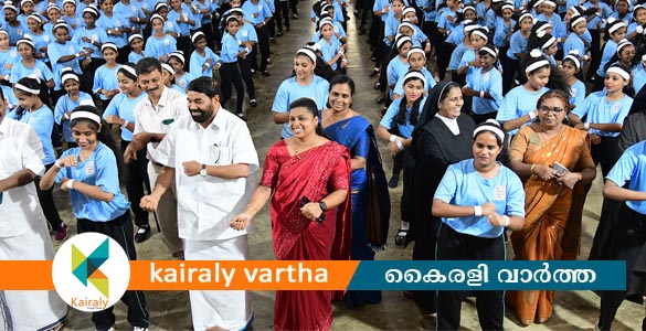 കുട്ടികൾക്കൊപ്പം സൂംബ നൃത്തവുമായി മന്ത്രി വി.എൻ. വാസവൻ