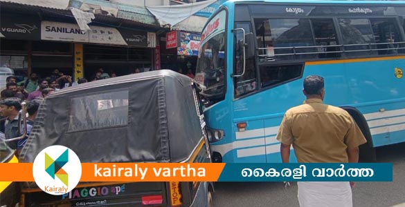 ഡ്രൈവർക്ക് ദേഹാസ്വാസ്ഥ്യം; നിയന്ത്രണം വിട്ട സ്വകാര്യ ബസ് ഓട്ടോ സ്റ്റാൻഡിലേയ്ക്ക് ഇടിച്ചു കയറി