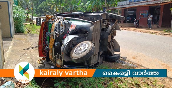 അമിത വേഗതയിൽ എത്തിയ കാർ ഓട്ടോയിൽ ഇടിച്ച് മൂന്ന് പേർക്ക് പരിക്ക്