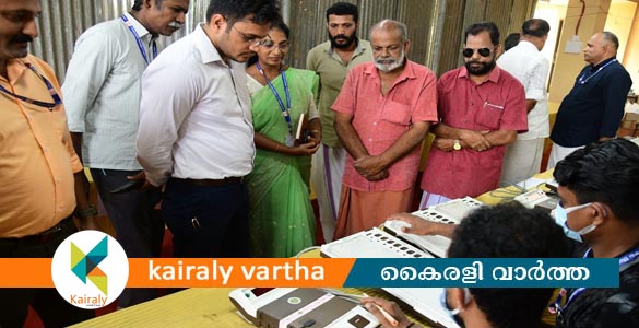 തദ്ദേശ തെരഞ്ഞെടുപ്പ്: വോട്ടിങ് യന്ത്രങ്ങളുടെ പരിശോധന ആരംഭിച്ചു