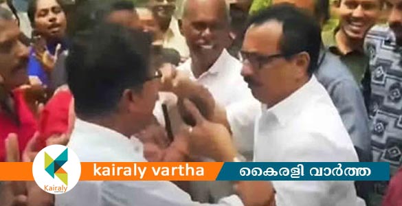 കെ പി മോഹനൻ എംഎല്‍എയെ കയ്യേറ്റം ചെയ്ത് നാട്ടുകാര്‍