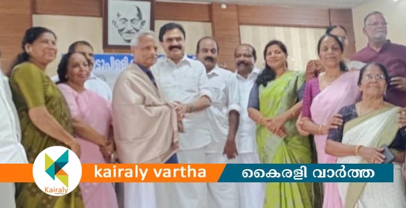 ദേശീയ യോഗ ചാമ്പ്യന്‍ഷിപ്പില്‍ ഒന്നാം സ്ഥാനം നേടിയ  എ.എസ്.ചന്ദ്രമോഹനനെ മരങ്ങാട്ടുപിള്ളിയില്‍ ആദരിച്ചു