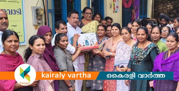 അങ്കണവാടികളില്‍ മിക്‌സി വിതരണം നടത്തി