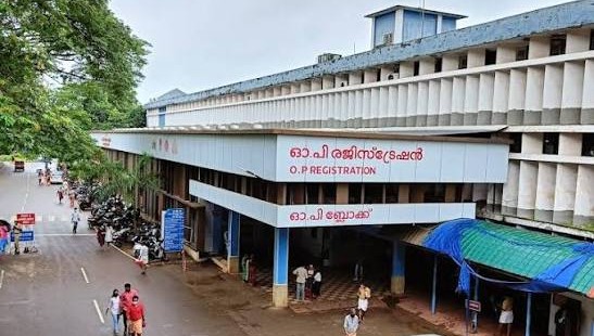 മെഡി.കോളേജിൽ തറയിലെ ടൈലുകൾ പൊട്ടിത്തെറിച്ചു; രോഗികൾ പുറത്തേക്ക് ഓടി