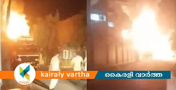 പാലായില്&zwj; വൈദ്യുതി ലൈനിൽ തട്ടി ലോറിക്ക് തീപിടിച്ചു