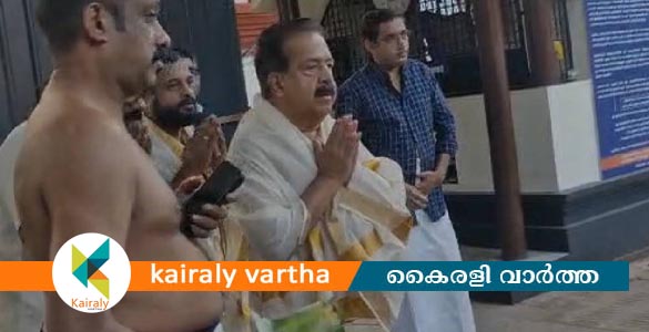 കാര്യസിദ്ധിക്കും ദോഷമകറ്റാനും ഗദ വഴിപാട് നടത്തി രമേശ് ചെന്നിത്തല