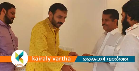 അടൂര്&zwj; പ്രകാശും പോറ്റിയും ബെംഗളൂരുവിലും കൂടിക്കാഴ്ച നടത്തി; ചിത്രങ്ങൾ പുറത്ത്