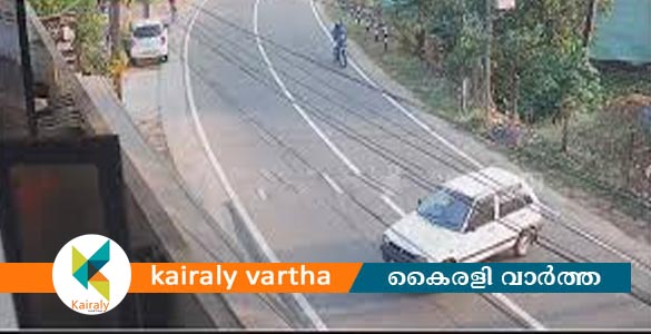 ഈരാറ്റുപേട്ടയിൽ നിർത്തി ഇട്ടിരുന്ന കാർ പിന്നോട്ട് ഉരുണ്ടു; അപകടം ഒഴിവായി