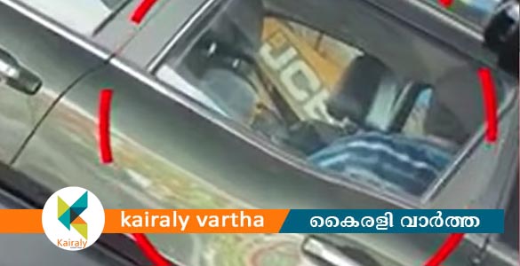കഴക്കൂട്ടം സ്റ്റേഷന് മുന്നിൽ നിർത്തിയിട്ട വാഹനത്തിൽ പൊലീസുകാരുടെ മദ്യപാനം