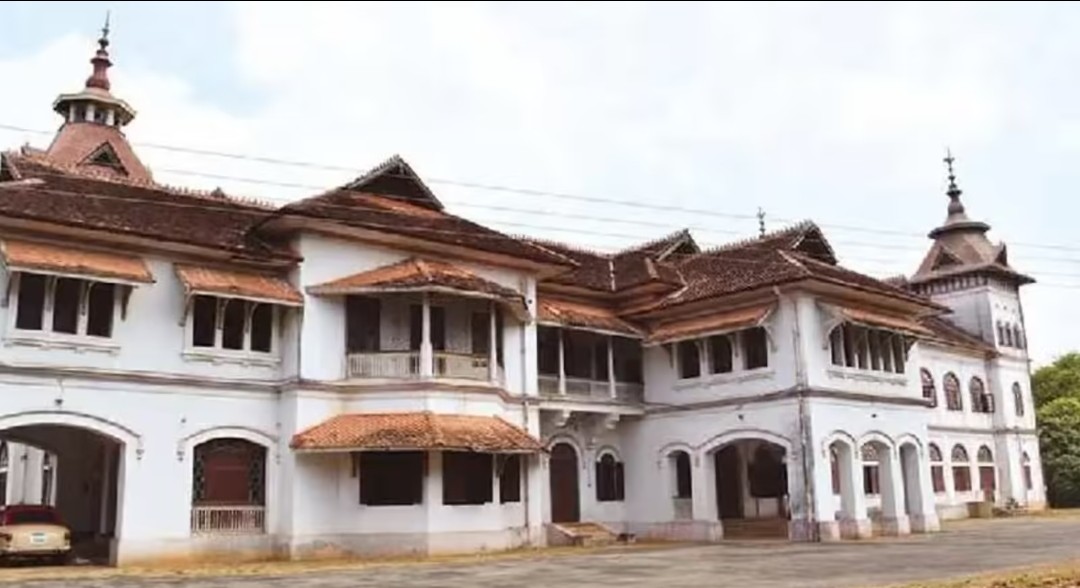 കവടിയാര്&zwj; കൊട്ടാരത്തില്&zwj; വന്&zwj; കവര്&zwj;ച്ച; രണ്ട് കോടി രൂപയുടെ ആഭരണങ്ങള്&zwj; മോഷണം പോയി