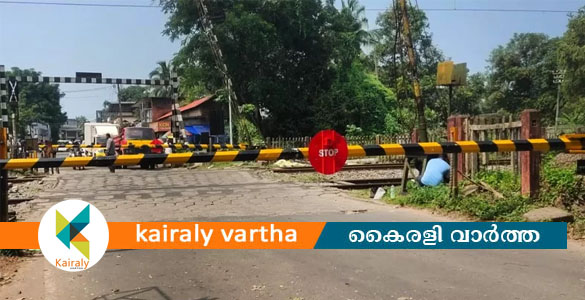 റെയിൽവേ ഗേറ്റ് അടയ്ക്കുന്നതിനിടെ വണ്ടി നുഴഞ്ഞു കയറ്റുന്നവരുടെ ശ്രദ്ധയ്ക്ക്; ലൈസൻസ് തെറിക്കും