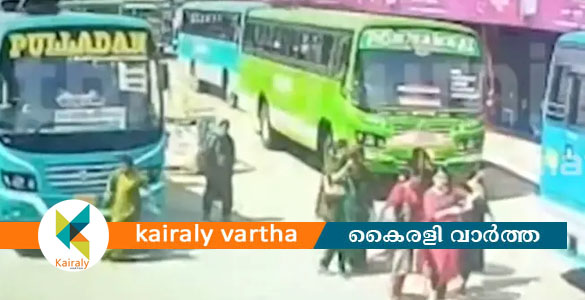 തിരുനക്കര ബസ് സ്റ്റാൻഡിൽ വയോധികയുടെ ശരീരത്തിലൂടെ ബസ് കയറിയിറങ്ങി, ഗുരുതര പരിക്ക്
