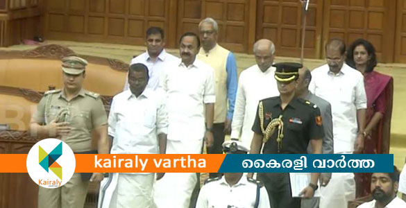 നിയമസഭയിൽ ഗവർണർക്കൊപ്പം ഡിജിപിയും; ചട്ടലംഘനം ചൂണ്ടിക്കാട്ടി പിണറായി വിജയൻ