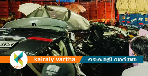 മലപ്പുറത്ത് കാര്&zwj; നിര്&zwj;ത്തിയിട്ട ലോറിയിലേക്ക് ഇടിച്ചുകയറി; ദമ്പതികള്&zwj; അടക്കം 3 പേര്&zwj;ക്ക് ദാരുണാന്ത്യം