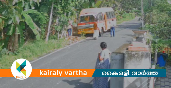 കൊട്ടാരക്കരയിൽ നിയന്ത്രണം വിട്ട സ്കൂൾ ബസ് മരത്തിൽ ഇടിച്ച് അപകടം
