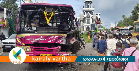 ഏറ്റുമാനൂരിൽ സ്വകാര്യ ബസ്സുകൾ കൂട്ടിയിടിച്ചു; യാത്രക്കാരന് പരിക്ക്