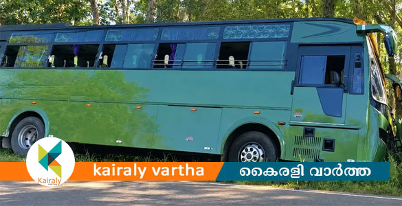 കാണക്കാരിയിൽ ടൂറിസ്റ്റ് ബസുകൾ കൂട്ടിയിടിച്ച് അപകടം