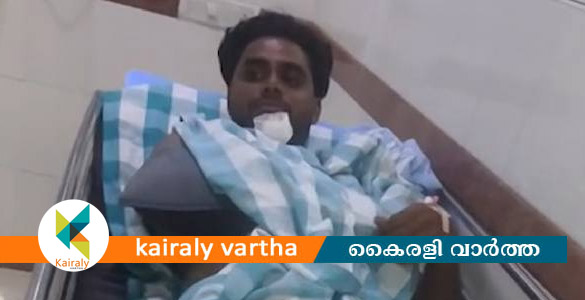 ആലുവയിൽ യുവാവിനെ ക്രൂരമായി മർദിച്ച് പണവും സ്വർണവും കവർന്നു