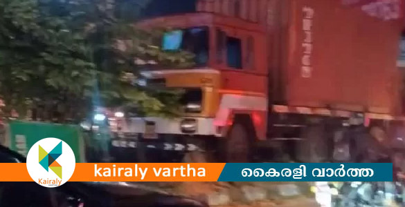 ദേഹാസ്വാസ്ഥ്യം; ആലുവയിൽ ഓടിക്കൊണ്ടിരുന്ന ലോറിയിലെ ഡ്രൈവർ മരിച്ചു