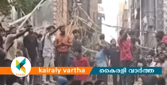 ഡല്&zwj;ഹിയില്&zwj; കെട്ടിടം തകര്&zwj;ന്ന് വീണു; നിരവധി പേർ കുടുങ്ങി കിടക്കുന്നു